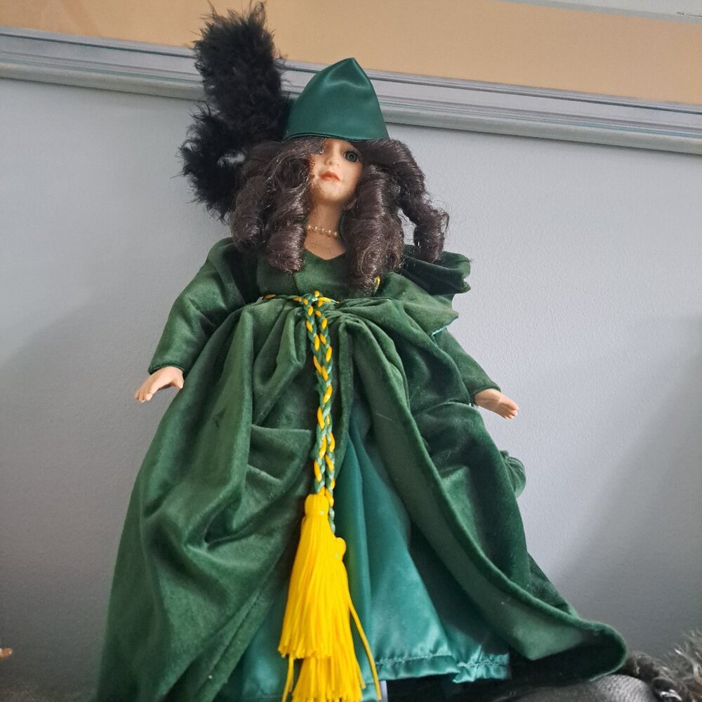 doll vintage Scarlett O'Hara from Gone With the Wind, featuring the iconic "Gr